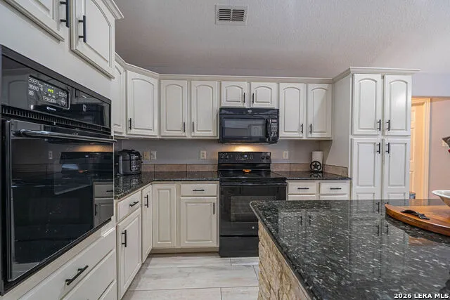 119 SCENIC HILLS La Vernia, TX 78121