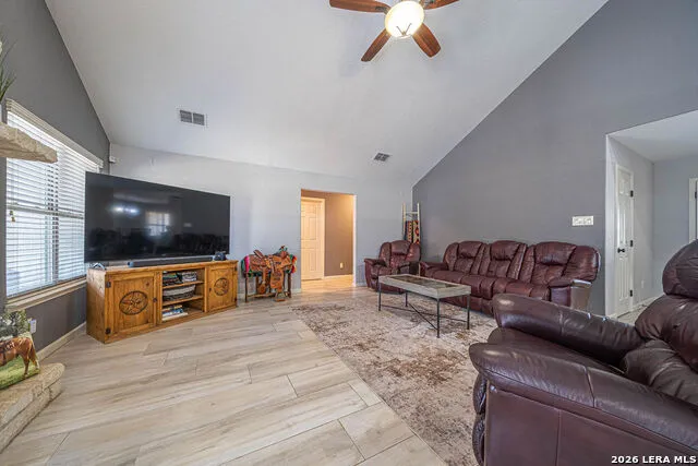 119 SCENIC HILLS La Vernia, TX 78121