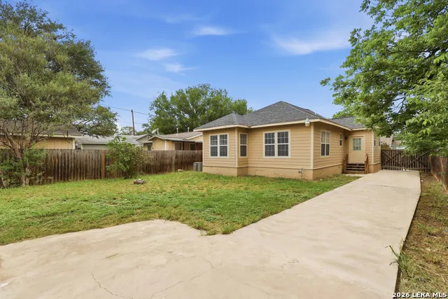 1030 W WINNIPEG AVE San Antonio, TX 78225