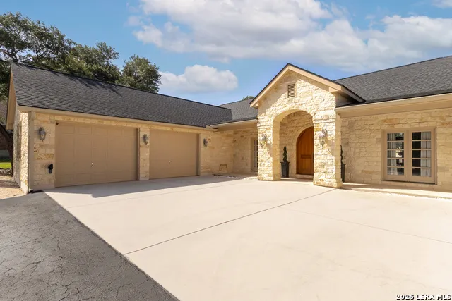 372 Shady Hollow New Braunfels, TX 78132
