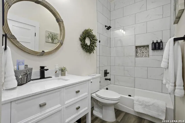 1121 Gruene #B Unit B New Braunfels, TX 78130
