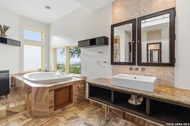 329 VIP DR Canyon Lake, TX 78133