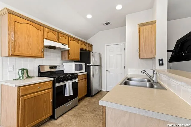 8426 PIGEONBERRY DR Converse, TX 78109