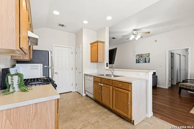 8426 PIGEONBERRY DR Converse, TX 78109