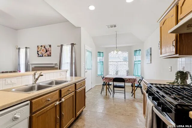 8426 PIGEONBERRY DR Converse, TX 78109