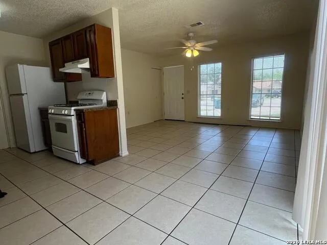 8806 WILD MDWS Converse, TX 78109