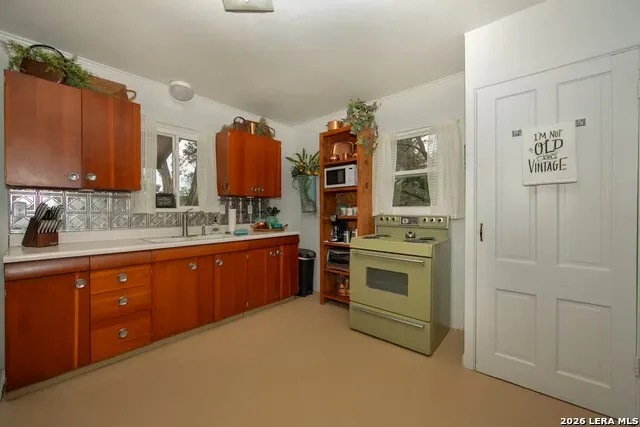 582 Blue Bill Cove Dr. Lakehills, TX 78063