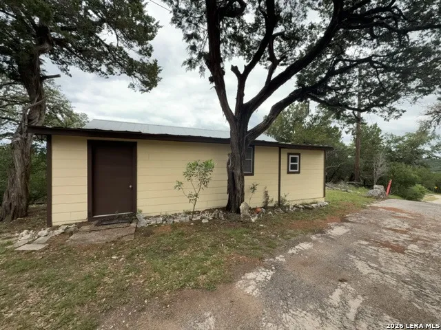 184 PARADISE LN Lakehills, TX 78063