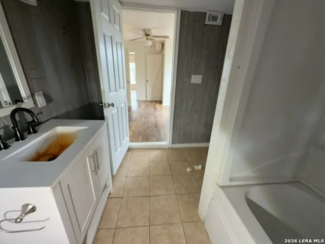 184 PARADISE LN Lakehills, TX 78063