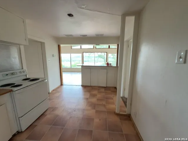 184 PARADISE LN Lakehills, TX 78063