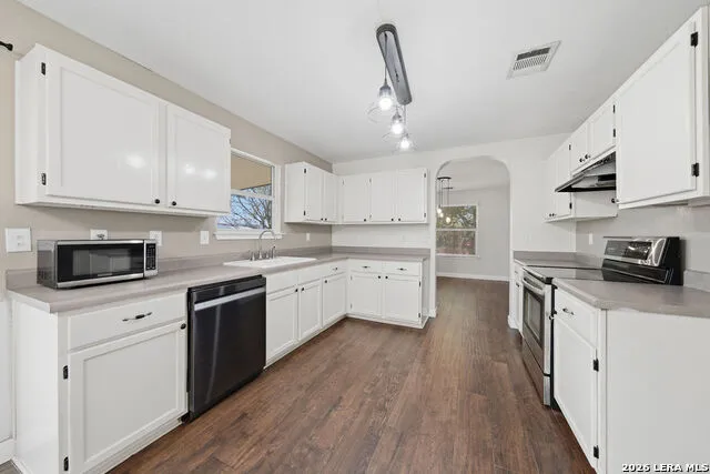 9002 LILAC HL Universal City, TX 78148