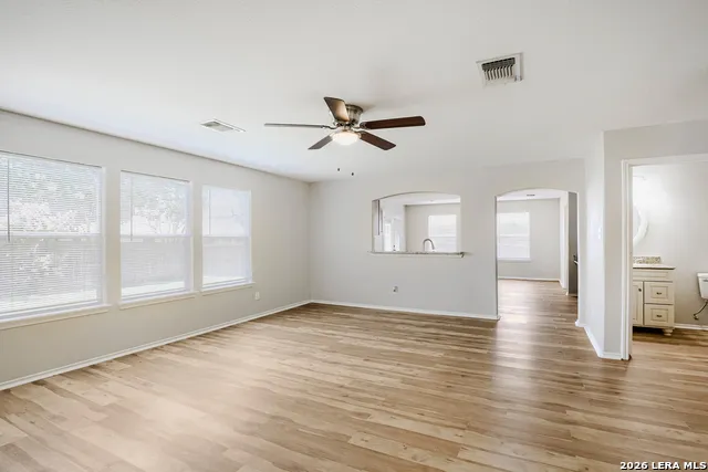 3424 Whisper Blf Schertz, TX 78108