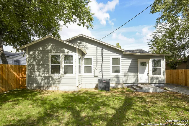 1326 W Lynwood San Antonio, TX 78201
