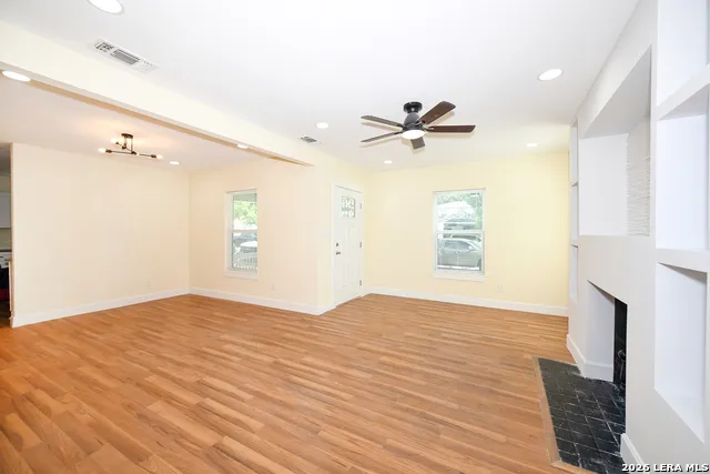 1326 W Lynwood San Antonio, TX 78201