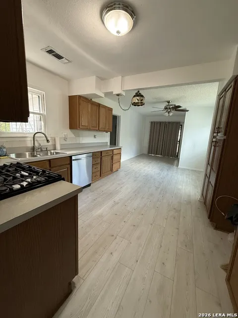 215 SUBLETT DR San Antonio, TX 78223