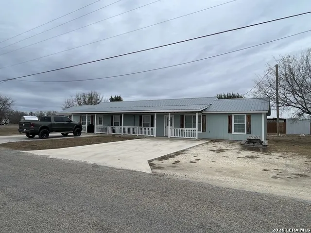558 Whitetail Drive Uvalde, TX 78801