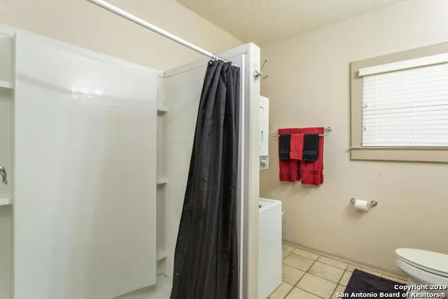 1633 W KINGS HWY San Antonio, TX 78201