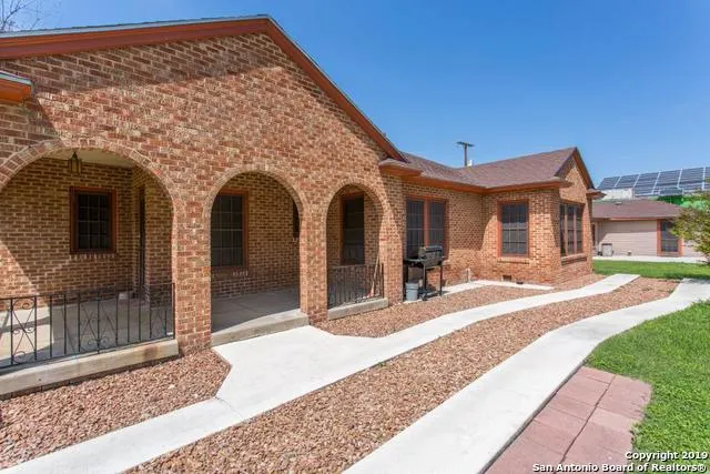 1633 W KINGS HWY San Antonio, TX 78201