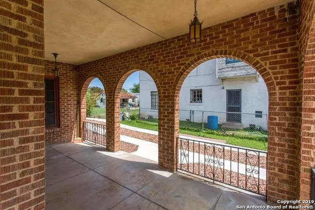 1633 W KINGS HWY San Antonio, TX 78201