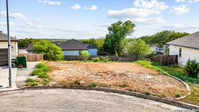 8318 Comanche Converse, TX 78109