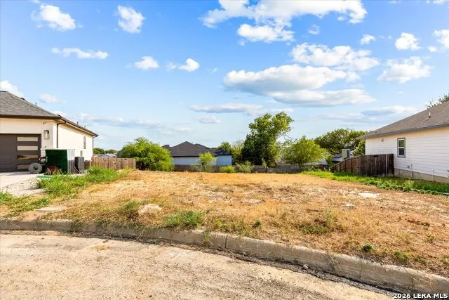 8318 Comanche Converse, TX 78109