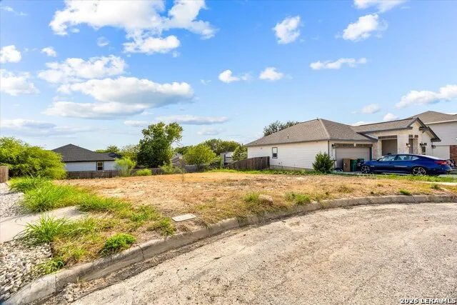 8318 Comanche Converse, TX 78109