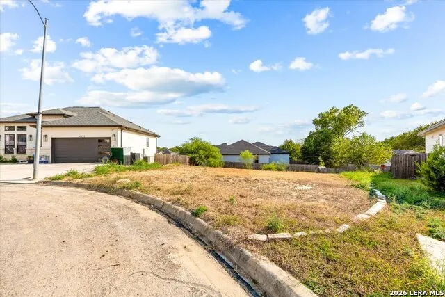 8318 Comanche Converse, TX 78109
