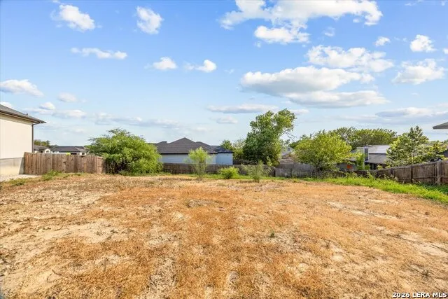 8318 Comanche Converse, TX 78109