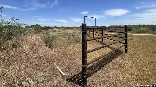 00 CR 430 Pleasanton, TX 78064