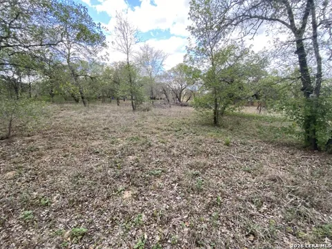 1823 Comal CV