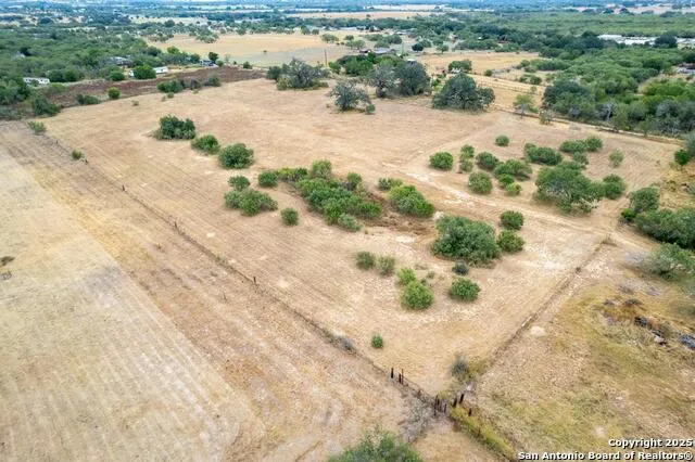5425 Lone Oak Adkins, TX 78101