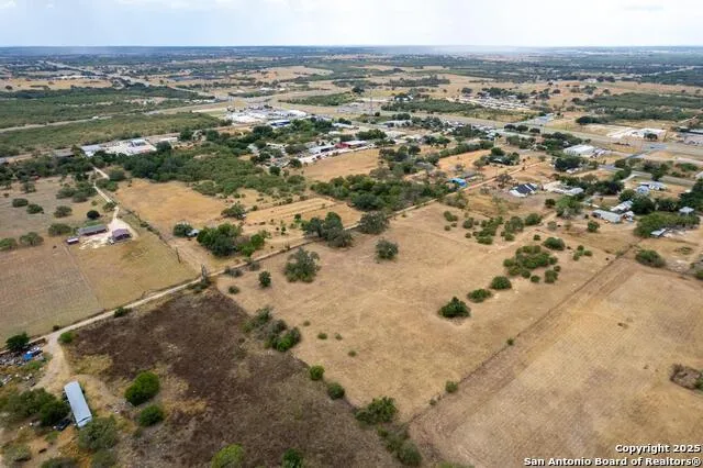 5425 Lone Oak Adkins, TX 78101