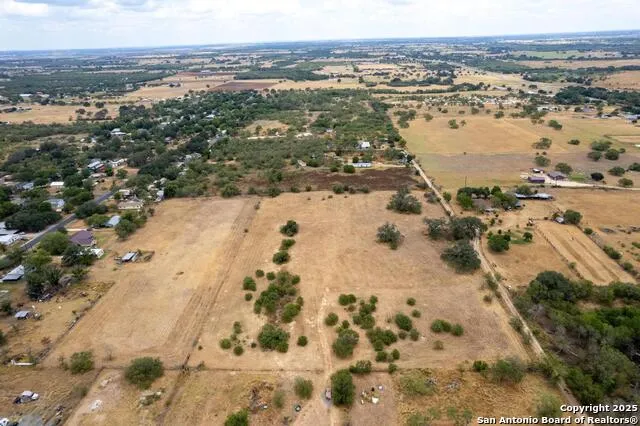 5425 Lone Oak Adkins, TX 78101