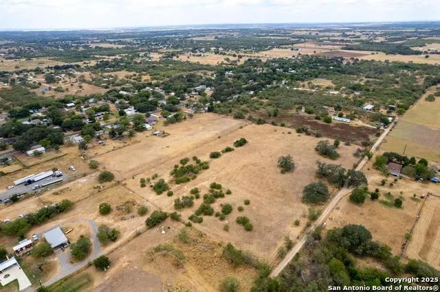 5425 Lone Oak Adkins, TX 78101