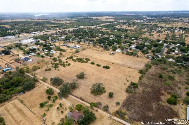 5425 Lone Oak Adkins, TX 78101