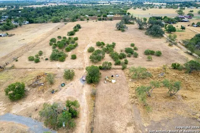 5425 Lone Oak Adkins, TX 78101