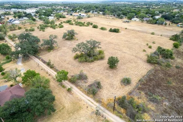 5425 Lone Oak Adkins, TX 78101