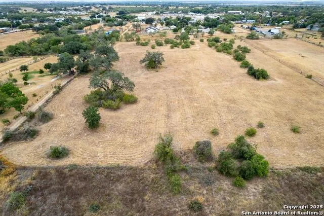 5425 Lone Oak Adkins, TX 78101