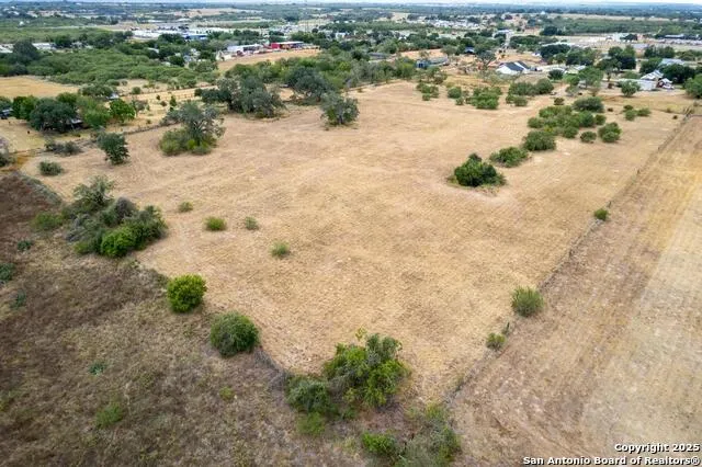 5425 Lone Oak Adkins, TX 78101