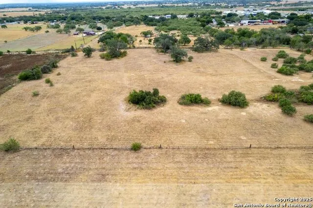 5425 Lone Oak Adkins, TX 78101
