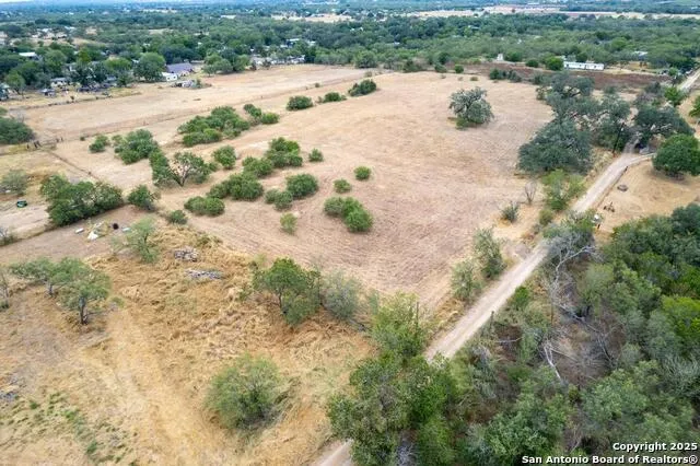 5425 Lone Oak Adkins, TX 78101