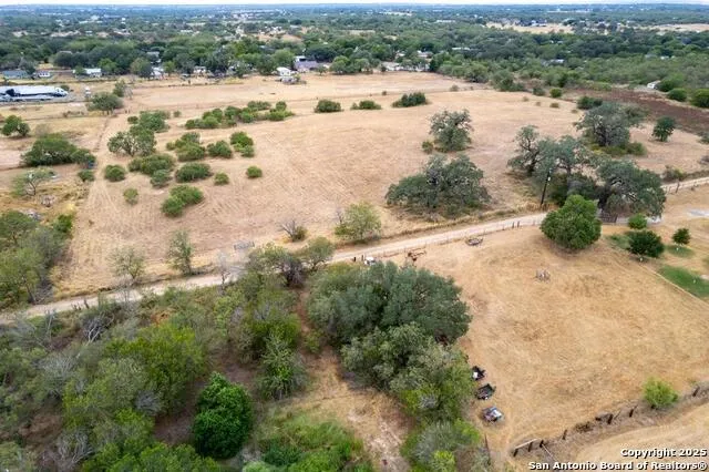 5425 Lone Oak Adkins, TX 78101
