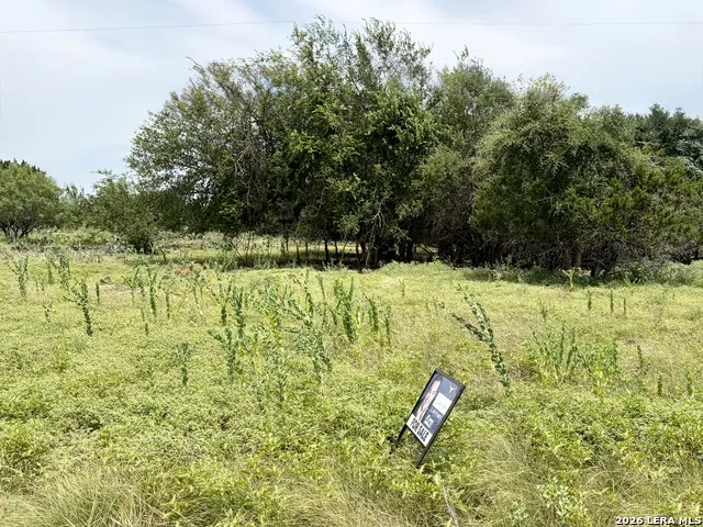 11 Stone Crst Bandera, TX 78003