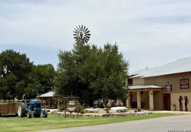 11 Stone Crst Bandera, TX 78003