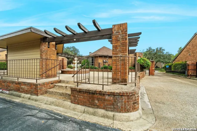 3605 HIDDEN DR Unit F4 San Antonio, TX 78217