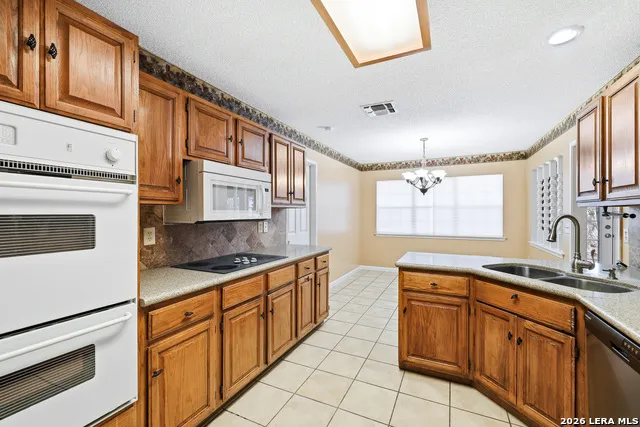 8411 Aristotle Universal City, TX 78148