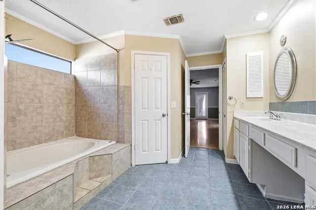 8411 Aristotle Universal City, TX 78148