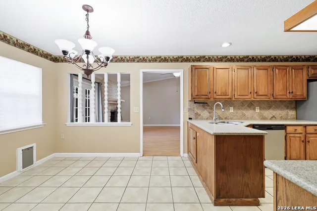 8411 Aristotle Universal City, TX 78148
