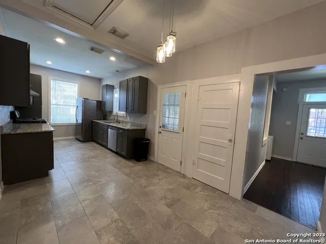1011 Dawson St San Antonio, TX 78202