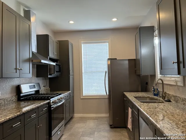 1011 Dawson St San Antonio, TX 78202